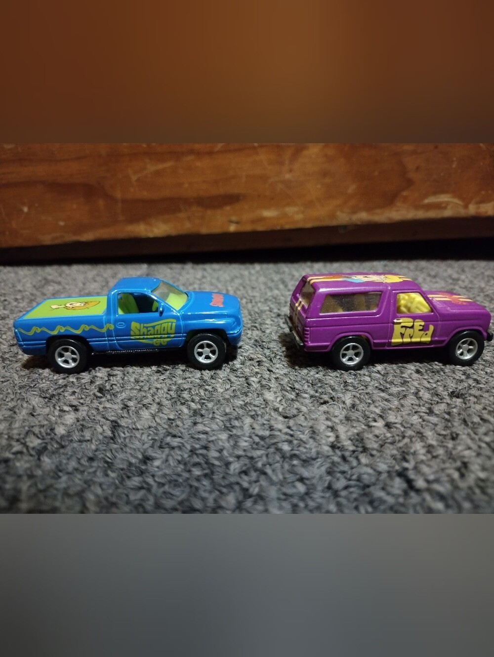 Scooby-Doo Shaggy & Fred Die-Cast Metal Cars.       2 CT 1:64